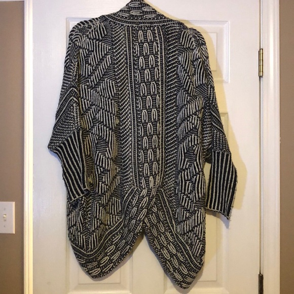 Black and white funky sweater - Picture 2 of 2